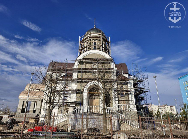 На заглавном фото: Завершается ремонт Свято-Троицкого храма в Мариуполе