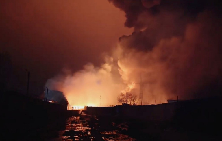 На заглавном фото: Российский удар 9 февраля по нефтебазе ВСУ в Харькове поразил 11 единиц техники, включая танки, кроме того, уничтожены запасы нефтепродуктов для ВСУ