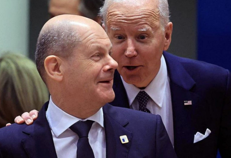 На заглавном фото: Канцлер ФРГ Олаф Шольц и президент США Джозеф Байден во время февральских переговоров в Вашингтоне