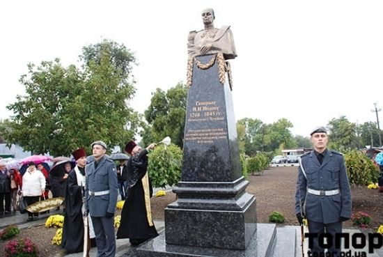 Восстановленный памятник генералу Инзову
