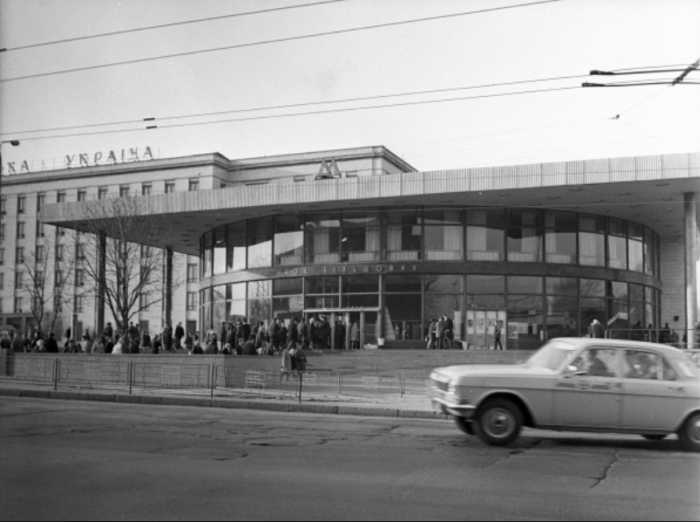 Станция метро «Завод Большевик»
