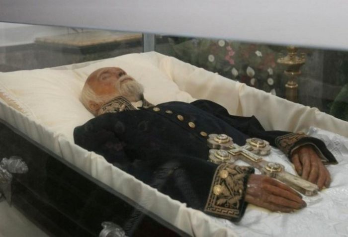 Забальзамированное тело Пирогова в музее-усадьбе.