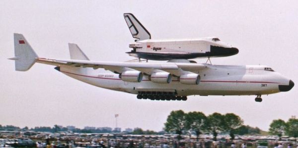 Посадка Ан-225 с «Бураном» в Ле-Бурже