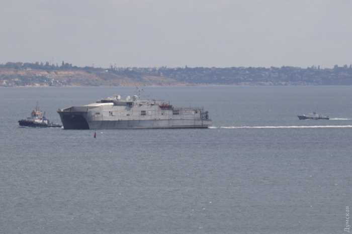 Транспортно-десантный корабль USNS Yuma