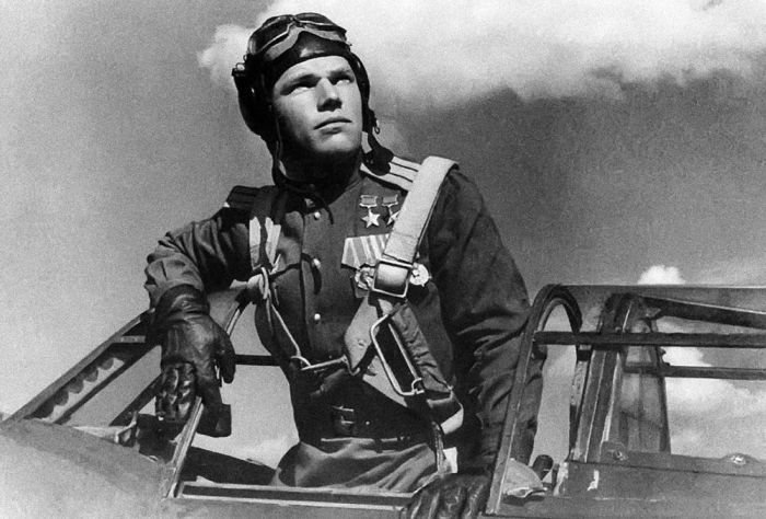 Лётчик-ас Иван Кожедуб, уже дважды Герой Советского Союза. 1944 год.