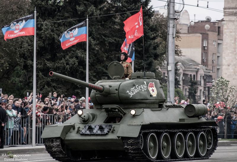 Т-34 на параде в Донецке