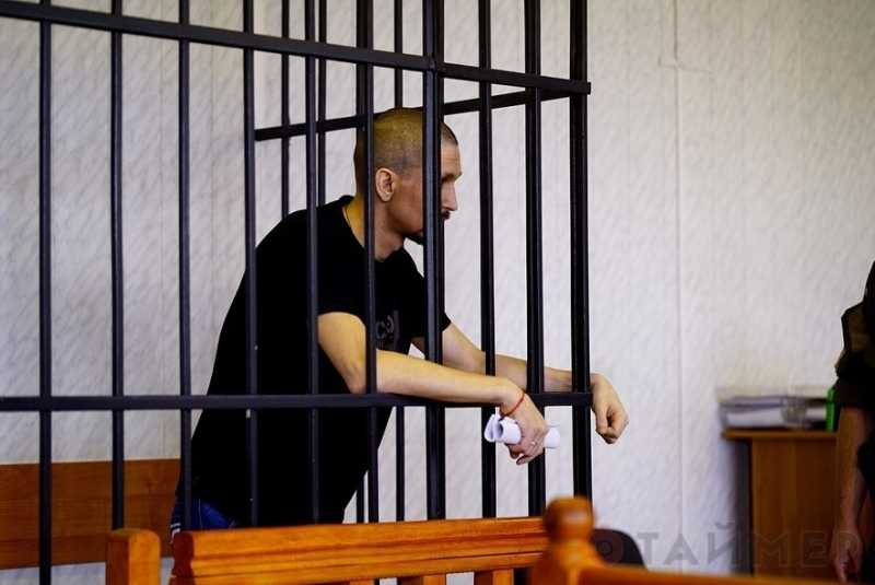 Денис Шатунов в «клетке» на суде