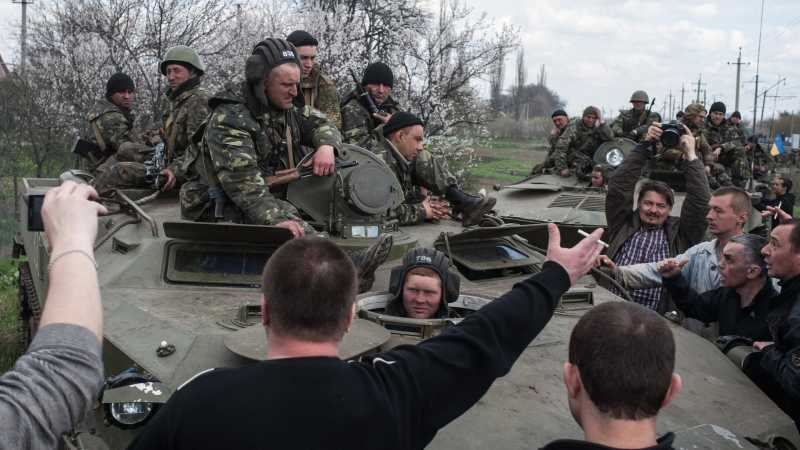 Начало АТО. Безоружные жители Донбасса останавливают ВСУ