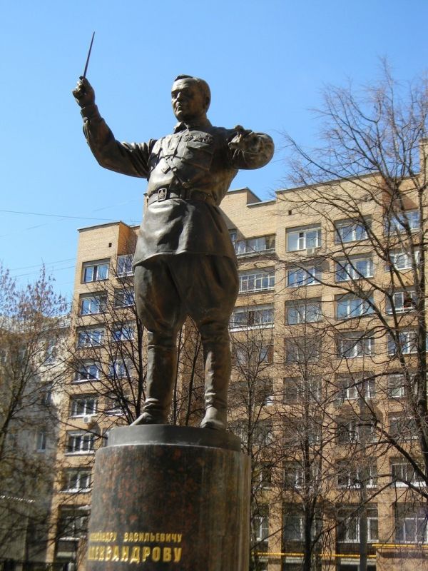 Памятник Александру Александрову в Москве