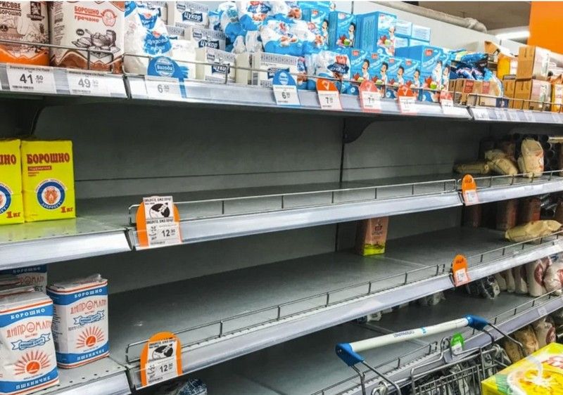 Полки одного из сетевых украинских супермаркетов
