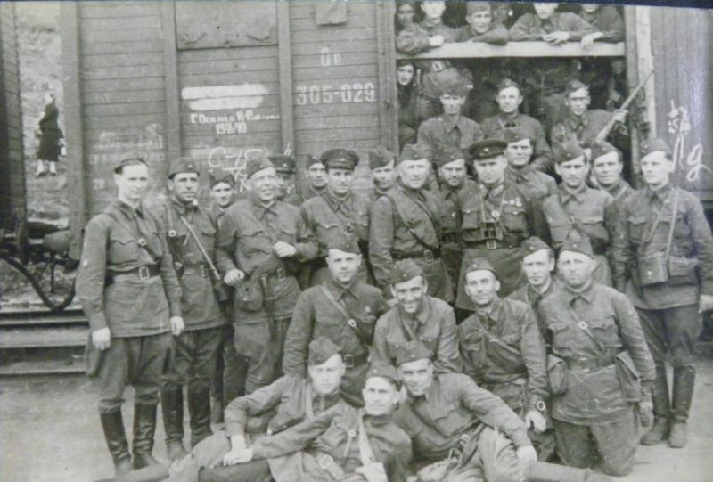 Т.А. Строкач среди бойцов спецназа. Август 1941 года