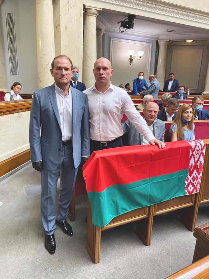 Государственный флаг Республики Беларусь был в украинском парламенте в меньшинстве