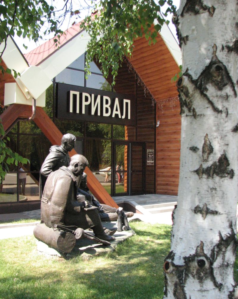 Памятник В. Тёркину возле мемориала у Звонницы под Прохоровкой. Фото автора.