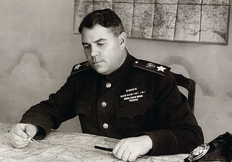 Начальник Генерального штаба РККА маршал А.М. Василевский в своём кабинете