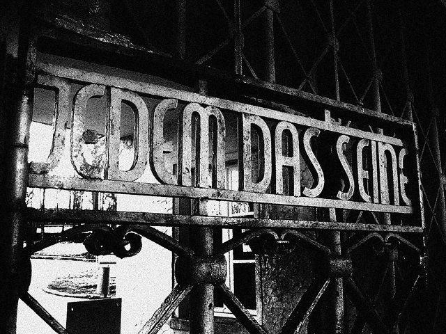 Надпись на главных воротах Бухенвальда «Каждому своё»