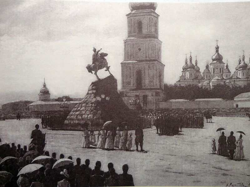 Военный парад при открытии памятника