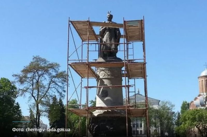 «Реконструкция» памятника Хмельницкому в Чернигове