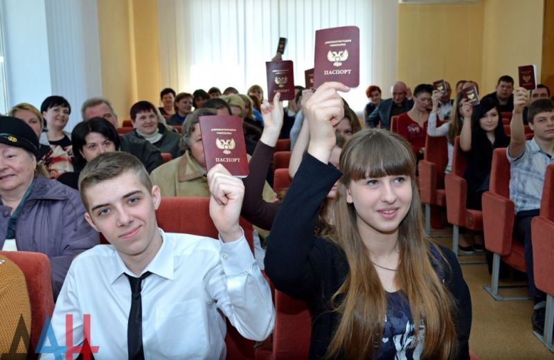 Молодые граждане ДНР.