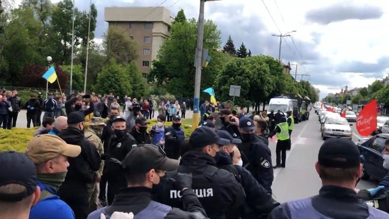Свидомиты пытаются сорвать автопробег в Запорожье