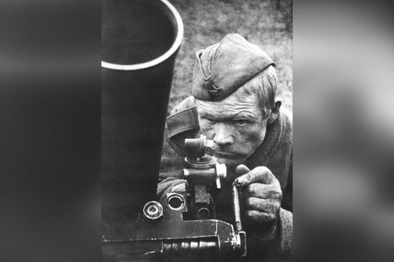 Главный кадр фильма Ф. Соболева «Подвиг». Фото В. Юдина, 1943 г.