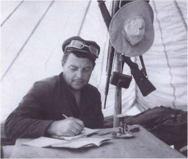 Иван Ефремов в молодости во время одной из экспедиций