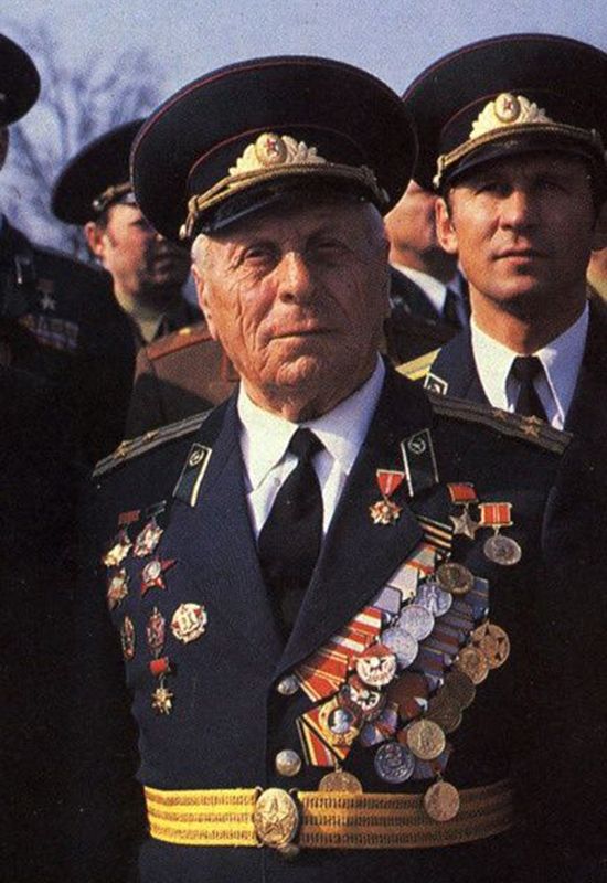 Герой Советского Союза Н.Ф. Карацупа