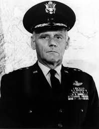 Генерал Люциус Клей, глава американской зоны оккупации в Германии