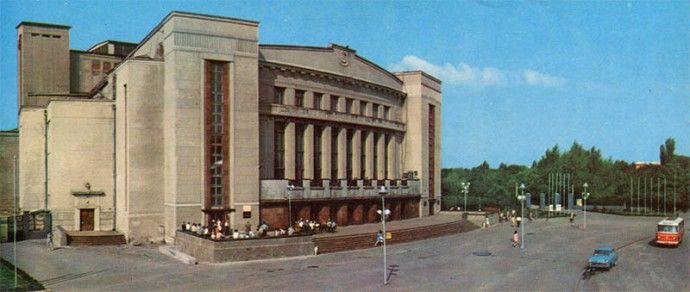 ДК ХЭМЗ, построенный в 1938 году, сегодня отдан под торговые площадки и офисы