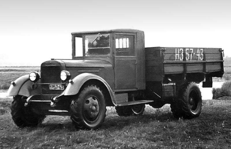ЗИС-5. Такие грузовики ремонтировались в середине 1940-х на Харьковском заводе специальных машин