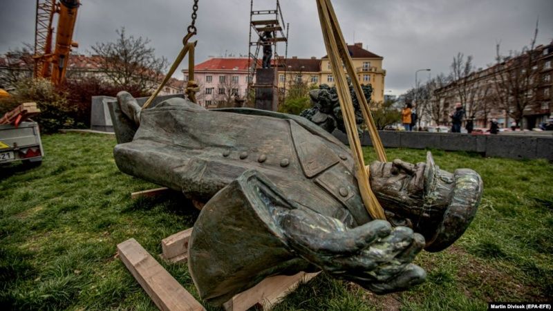 Демонтированный памятник маршалу Коневу в Праге