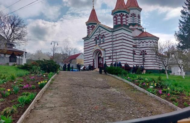 Архангело-Михайловский храм села Задубровка Заставновского района Черновицкой области