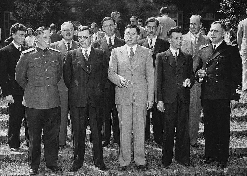 Участники делегации СССР на конференции в Думбартон-Оксе. В центре – её глава, посол СССР в США А.А. Громыко