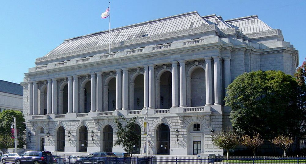 Здание оперного театра «Памяти войны» в Сан-Франциско, где был принят Устав ООН. Современное фото