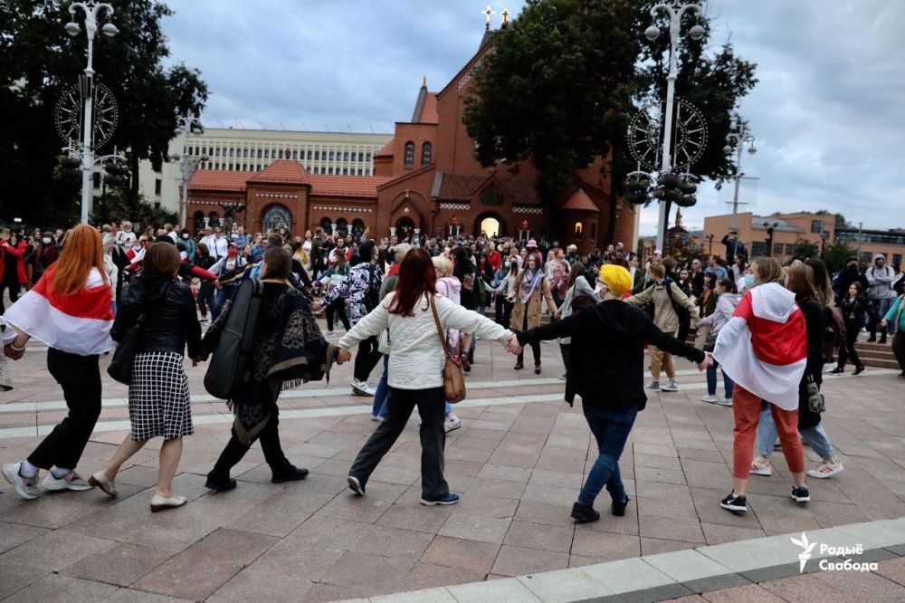 Протесты в Белоруссии стали походить на народные гулянья