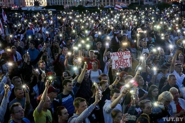 Простые белорусы, ранее аполитичные, – основная цель прозападников и националистов