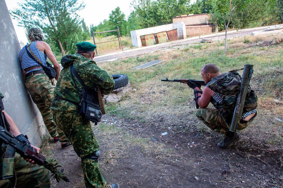 Ополченцы ведут бой в городе