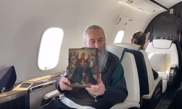 Блаженнейший митрополит Онуфрий в небе над Украиной