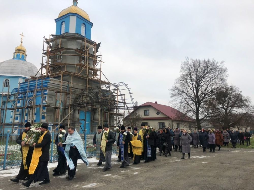 Крестный ход в с. Птичья после первой Божественной Литургии в домовом храме