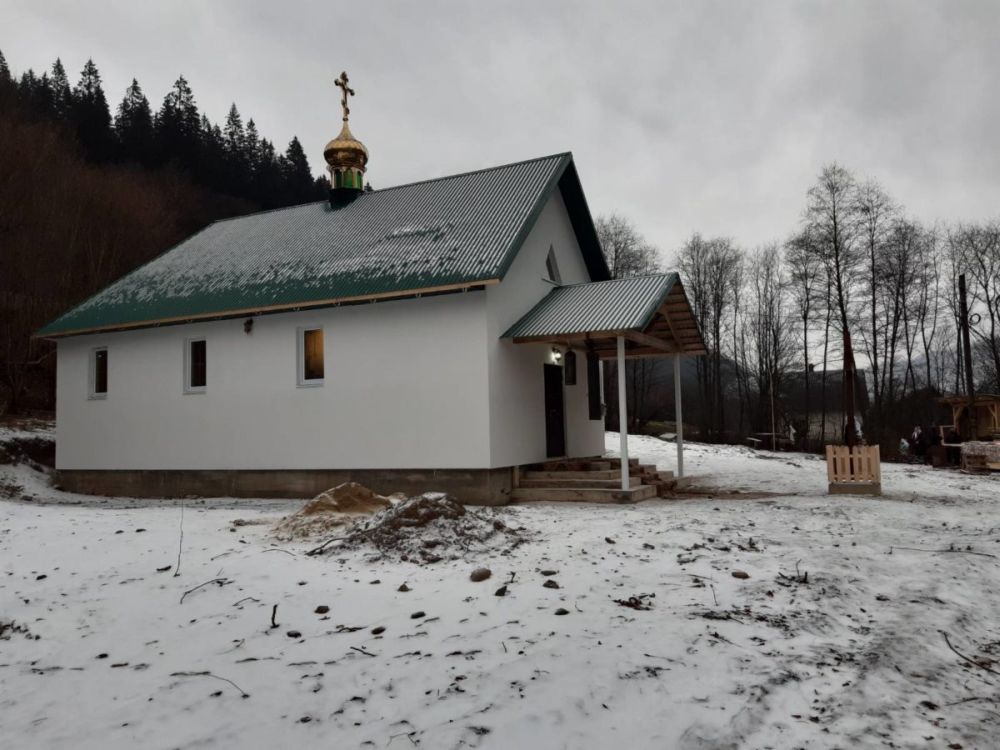 Новый храм приселка Ясиня/Кевелев на Закарпатье