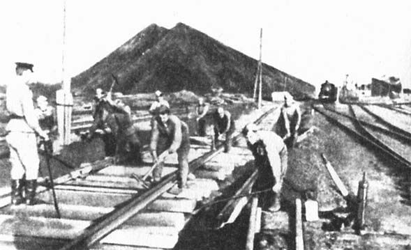 Восстановление подъездных путей к шахтам Донбасса, 1945 г.