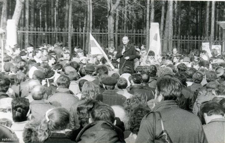 Митинг националистов возле урочища Куропаты 30 октября 1988 года