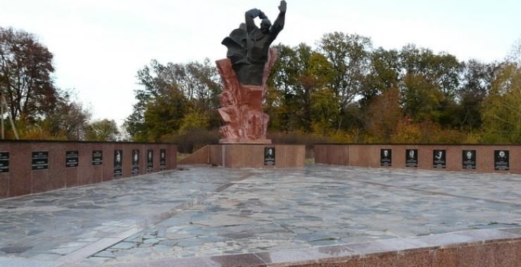 Памятник гвардейцам-широнинцам в селе Тарановка (Харьковская область)