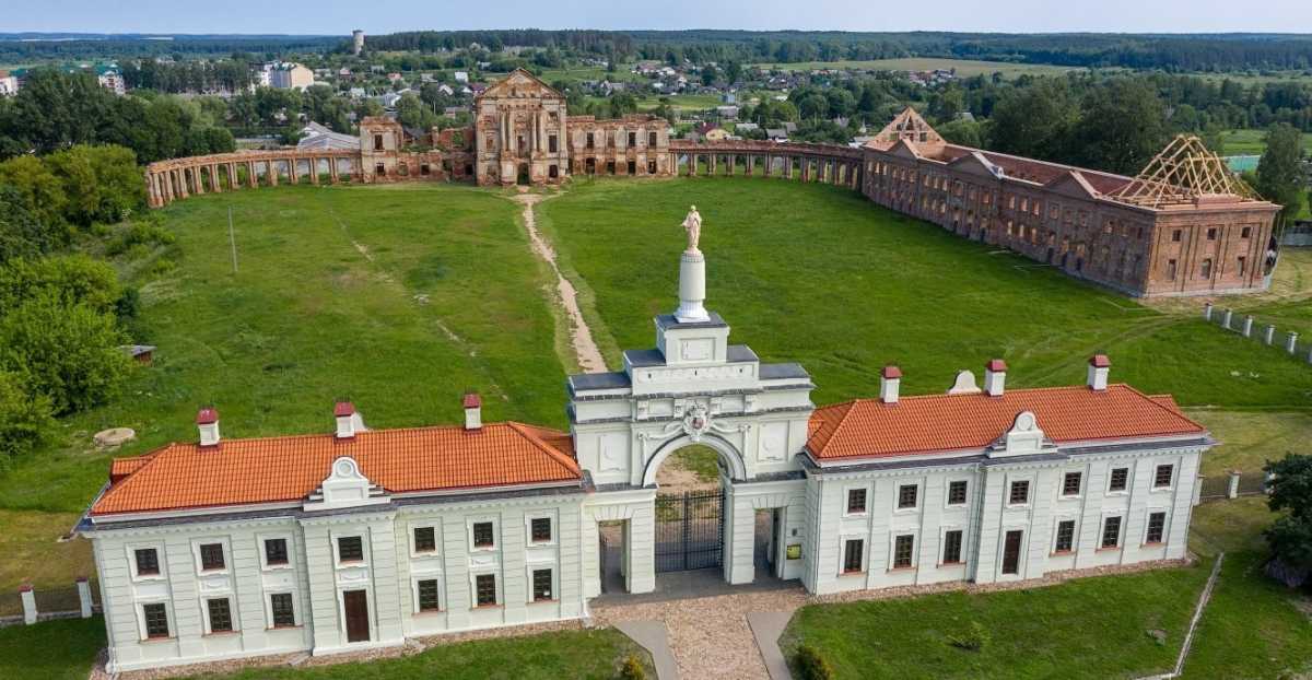 Замок Сапег в Ружанах