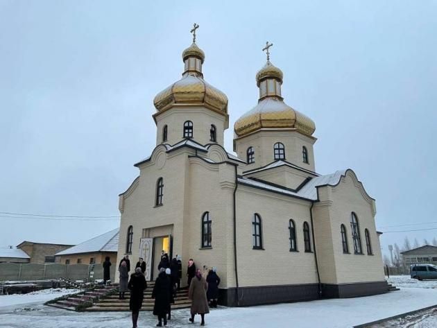 Православные в селе Раков Лес собираются на богослужение в новом храме
