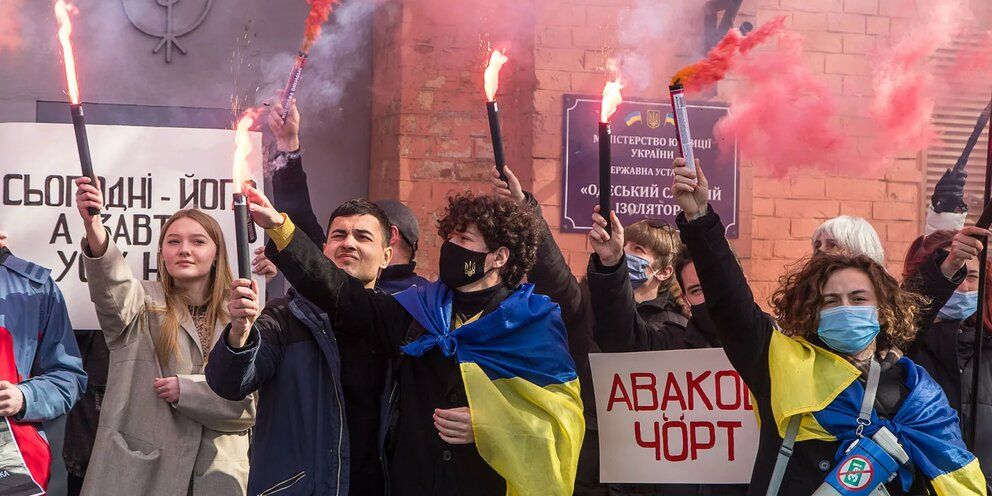 А это протестуют сторонники убийцы Стерненко…