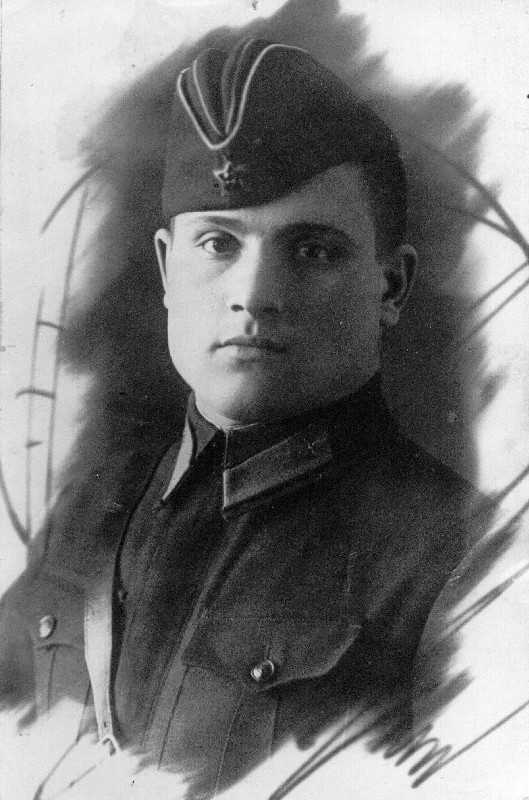 Старший лейтенант Михаил Девятаев