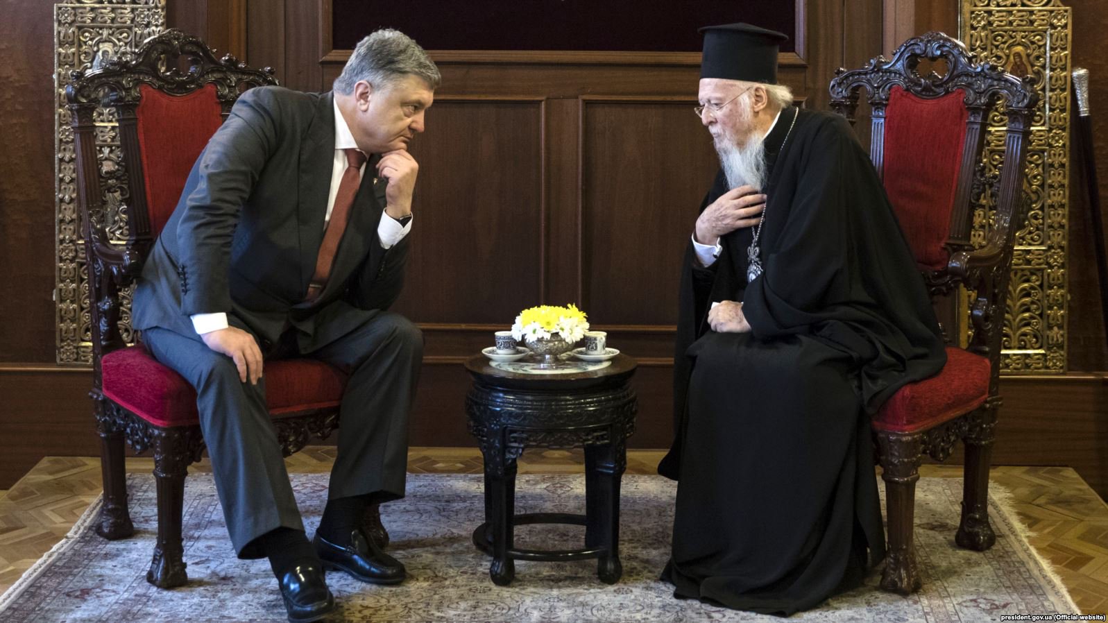 Экс-президент Украины Порошенко и награждённый за ПЦУ – фактически за удар по православию – Варфоломей