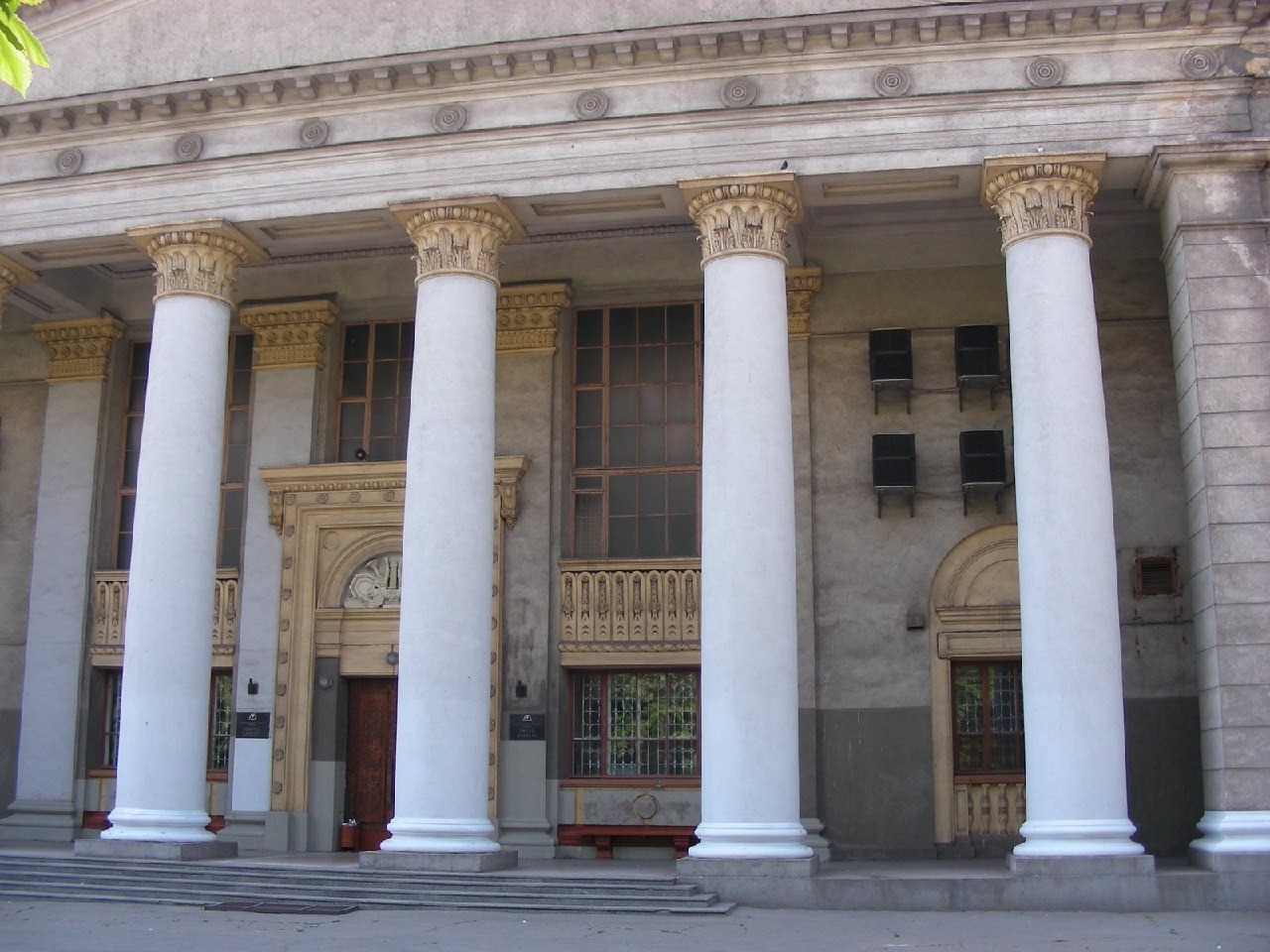 Здание Камерной филармонии в Мариуполе