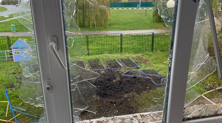 Последствия падения осколков украинского БПЛА на территорию детского сада в Бердянске. 