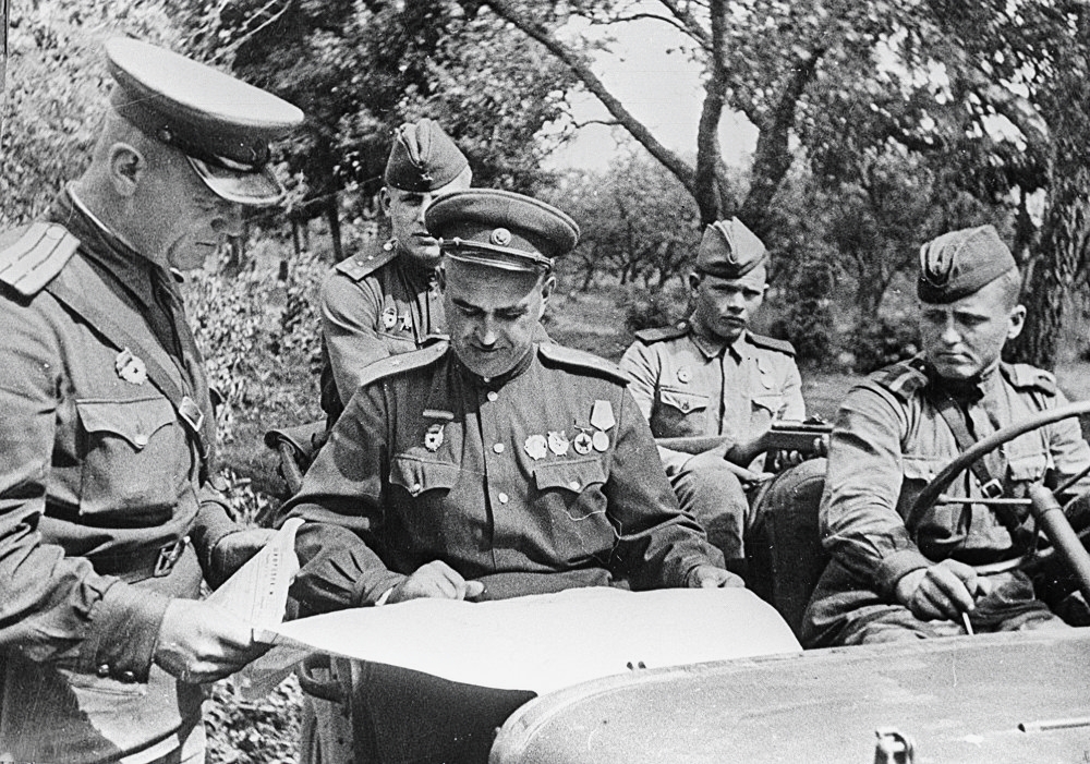 Фотография генерала Людникова в период проведения операции «Багратион»